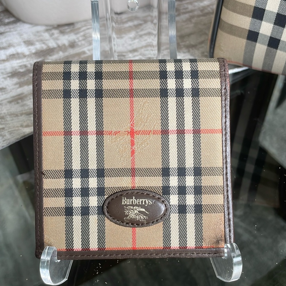 Burberry vintage small wallet. Unisex. EUC